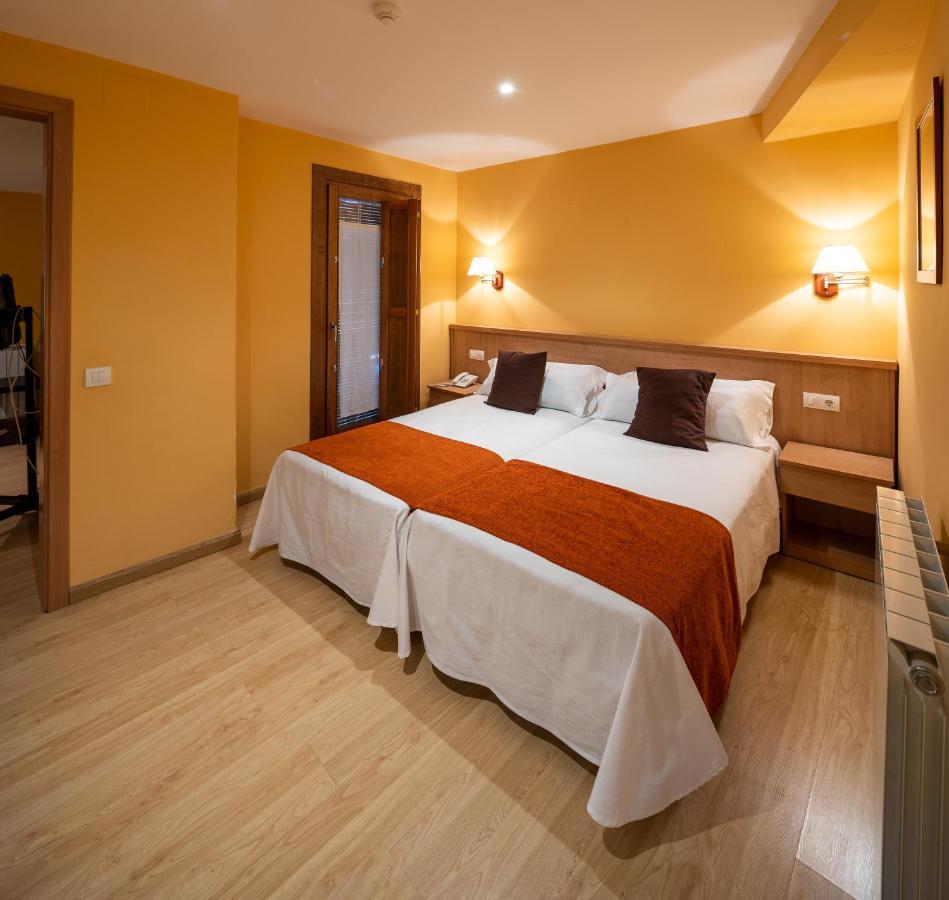 סנט הילארי סקלם Hotel Ripoll מראה חיצוני תמונה