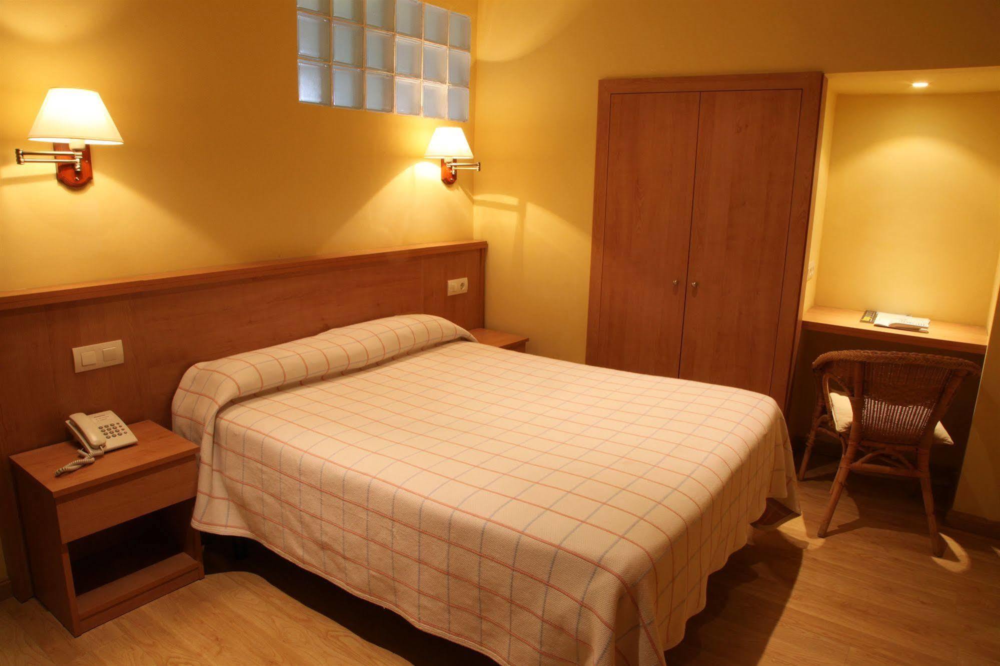 סנט הילארי סקלם Hotel Ripoll מראה חיצוני תמונה